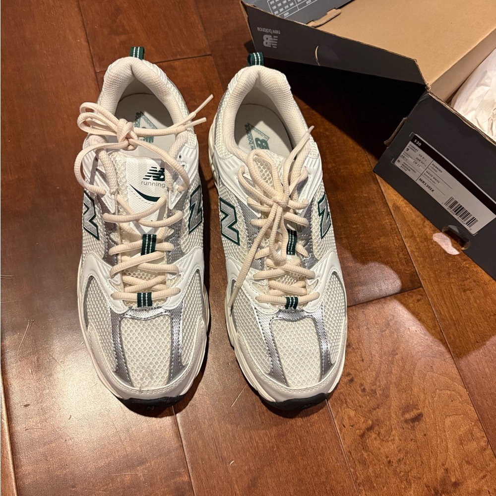 NWT/Box, New Balance White w/Grey and Dark Green Athletic Shoes; Sz 10.5